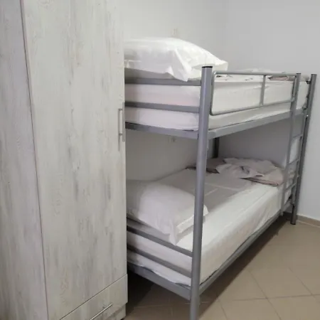 Auberge de jeunesse K13 *