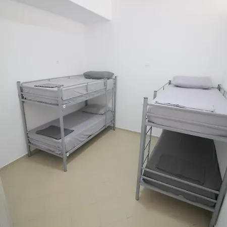 Auberge de jeunesse K13 *